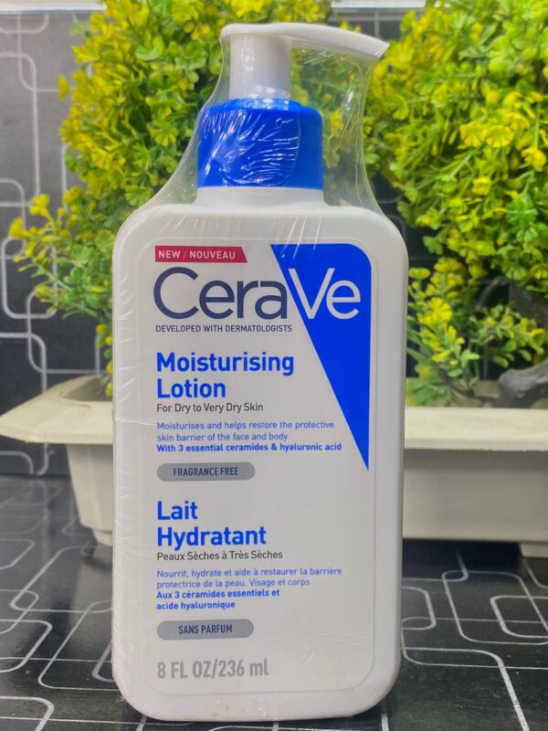 CeraVe Moisturizing Lotion for Dry to Very Dry Skin (236ml)